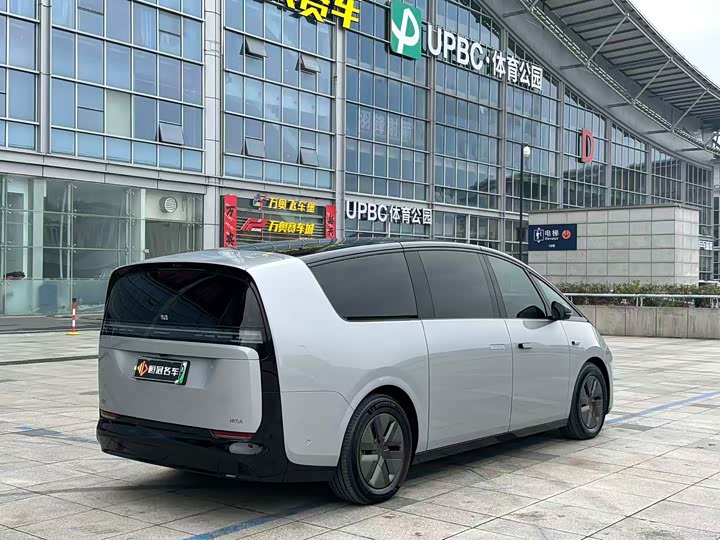 Фото 7 - LiXiang Mega