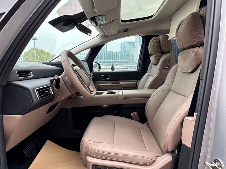 Фото 8 - LiXiang Mega