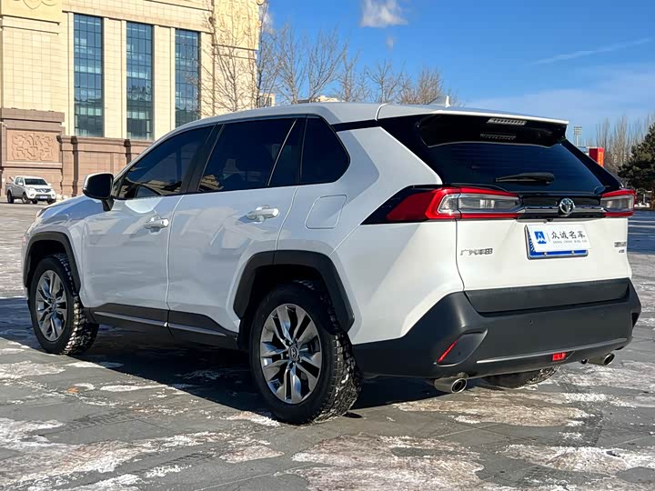 Фото 9 - Toyota Wildlander