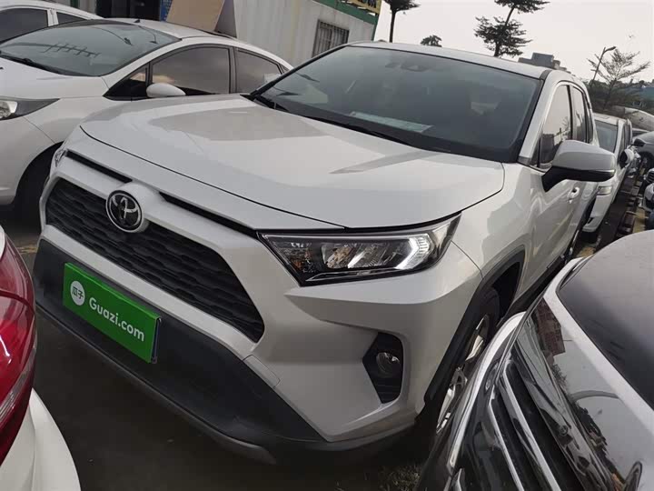 Фото 2 - Toyota RAV4