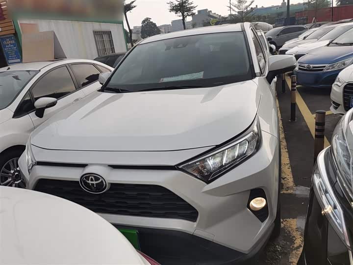Фото 3 - Toyota RAV4
