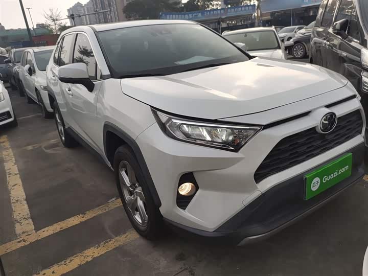 Фото 4 - Toyota RAV4