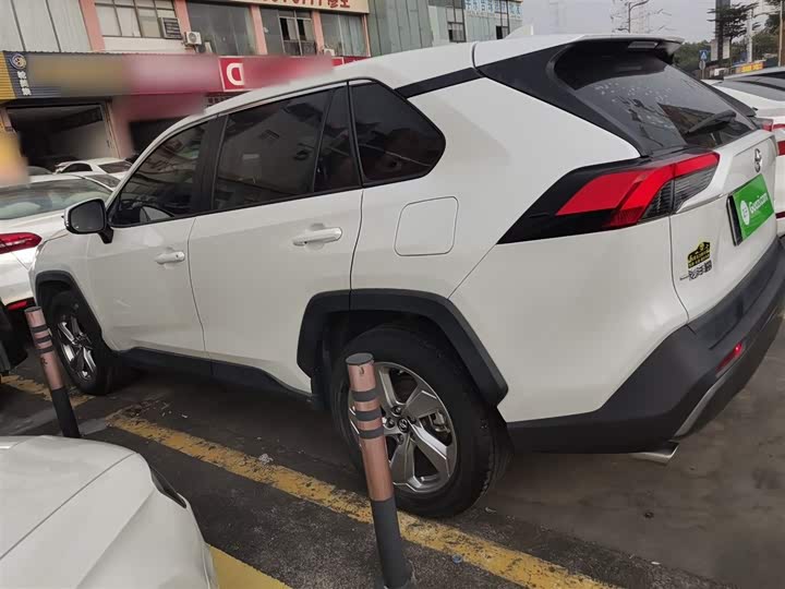 Фото 5 - Toyota RAV4