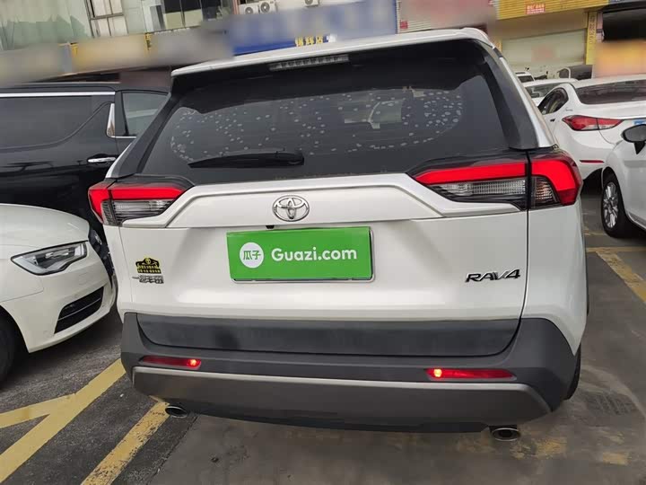 Фото 6 - Toyota RAV4