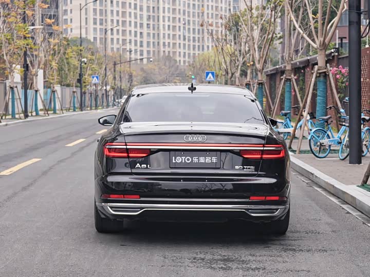 Фото 4 - Audi A8