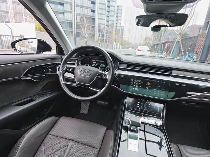 Фото 7 - Audi A8