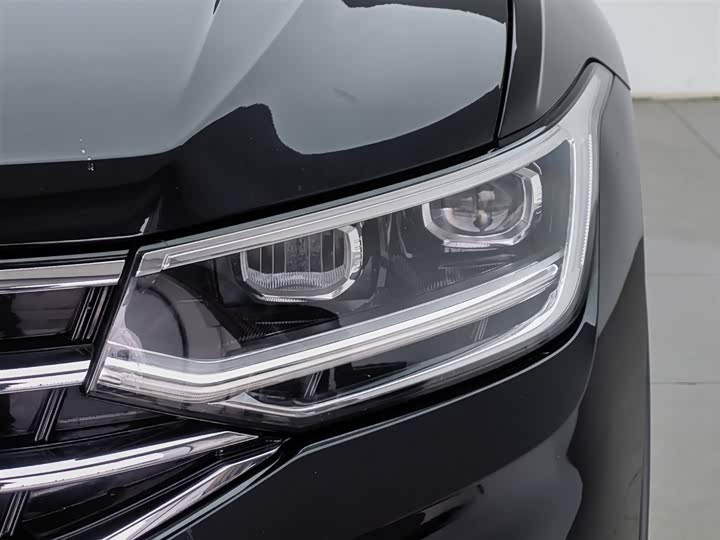 Фото 7 - Volkswagen Tiguan L Pro