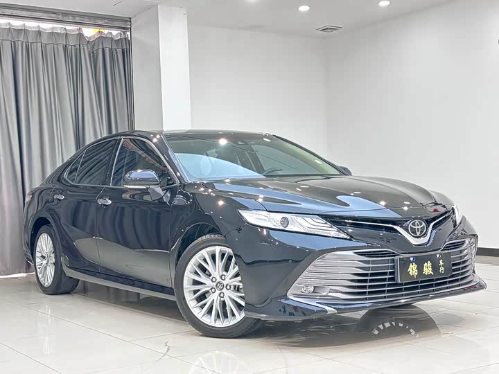 Фото 1 - Toyota Camry