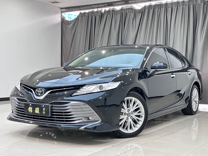 Фото 3 - Toyota Camry