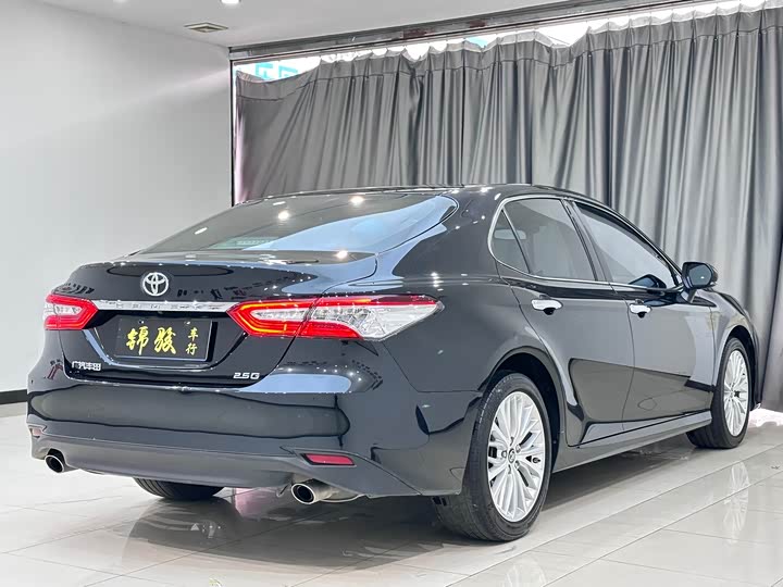 Фото 4 - Toyota Camry