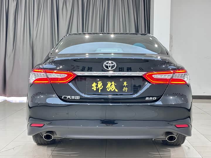 Фото 5 - Toyota Camry