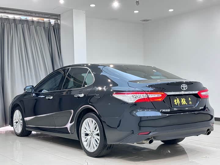 Фото 6 - Toyota Camry