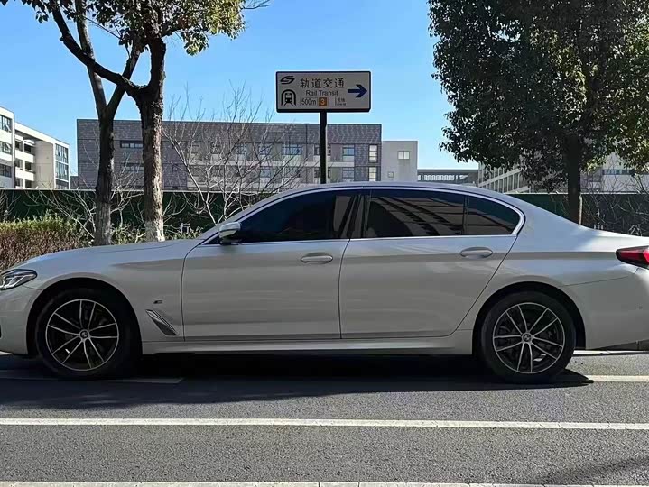 Фото 3 - BMW 5 Series