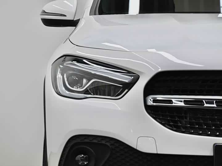 Фото 9 - Mercedes-Benz GLA-Class