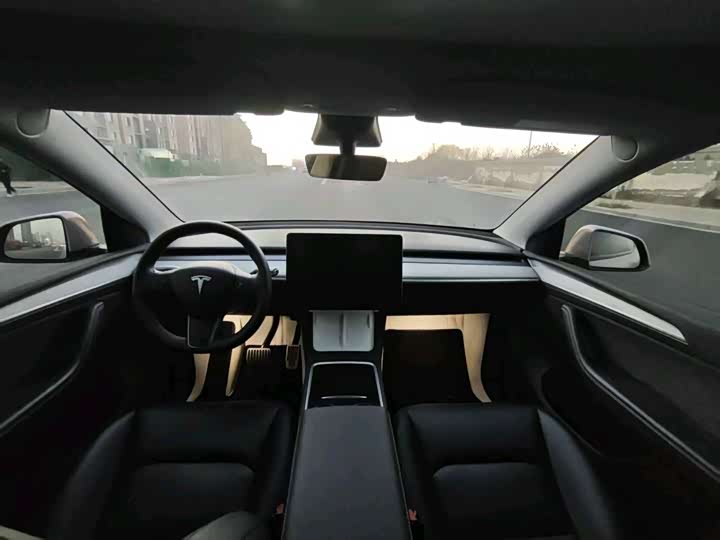 Фото 4 - Tesla Model Y