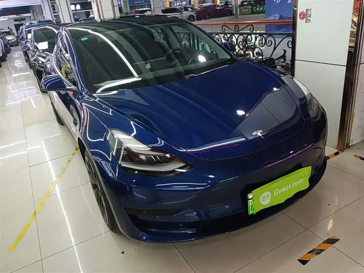 Фото 4 - Tesla Model 3