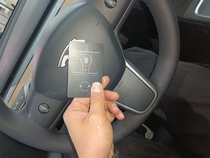 Фото 9 - Tesla Model 3