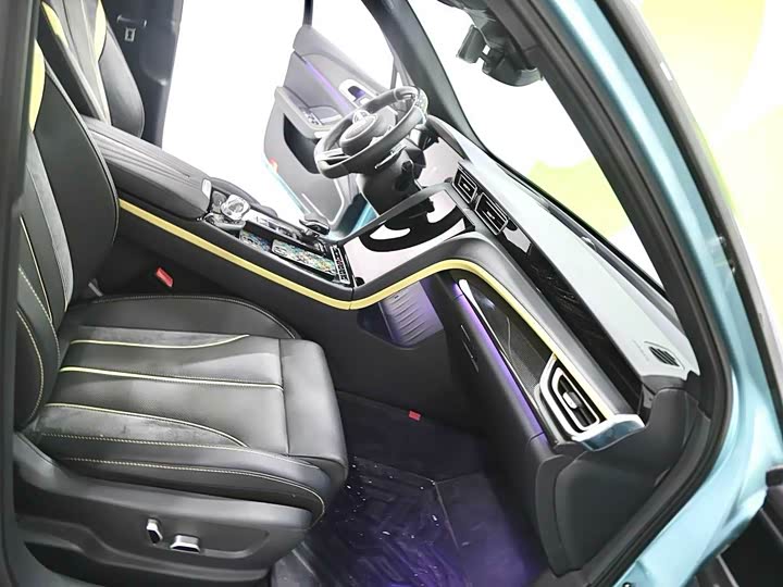 Фото 7 - Hongqi H6