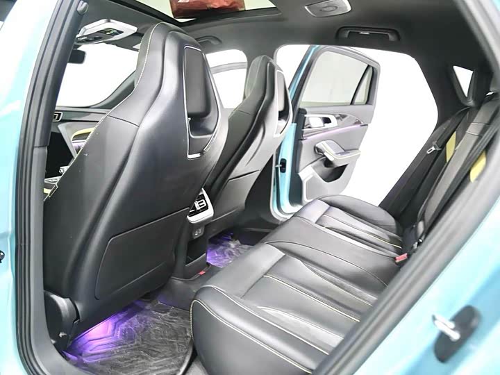 Фото 8 - Hongqi H6