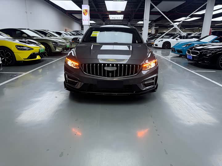 Фото 2 - Geely Preface