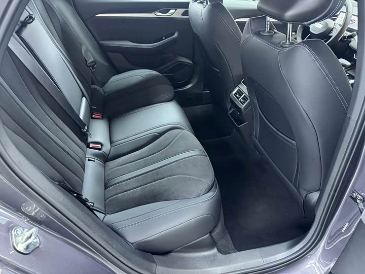 Фото 6 - Geely Preface