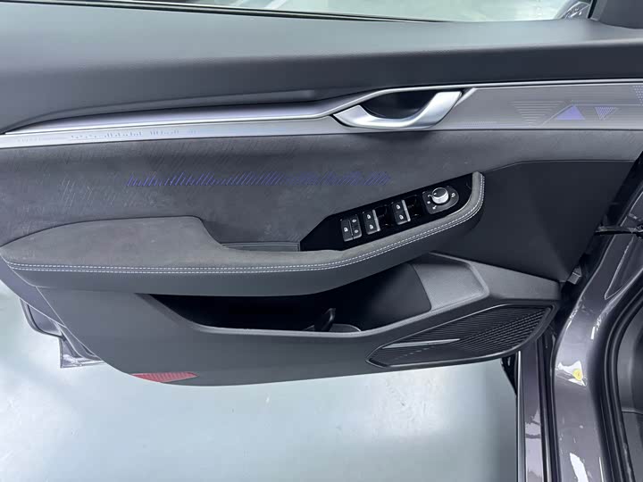 Фото 8 - Geely Preface