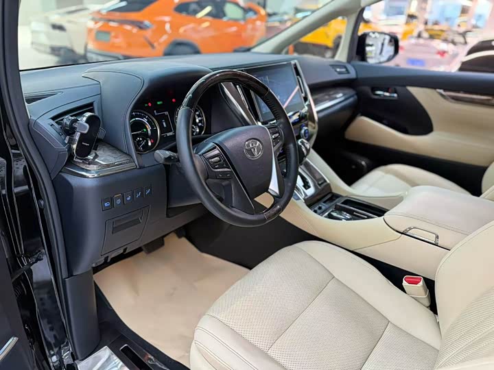 Фото 5 - Toyota Vellfire