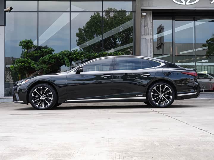 Фото 4 - Lexus LS