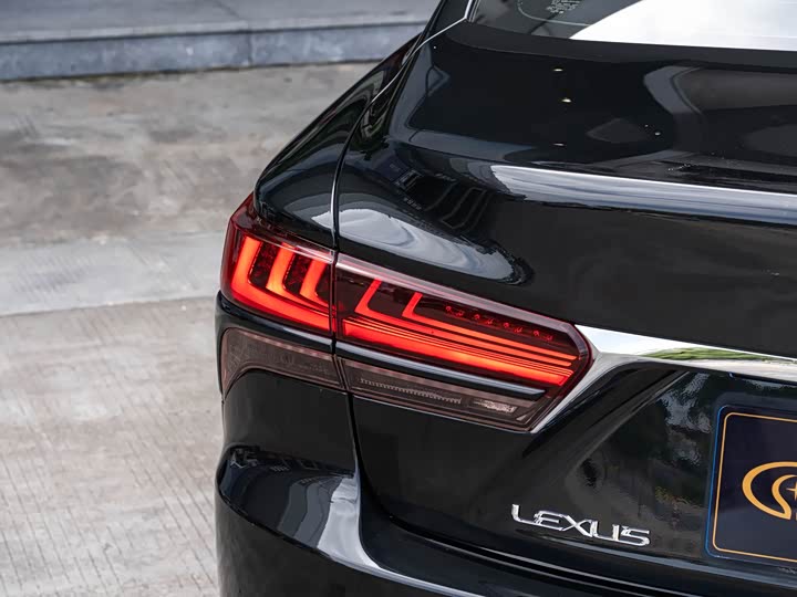 Фото 7 - Lexus LS