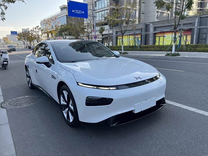 Фото 3 - XPeng P7