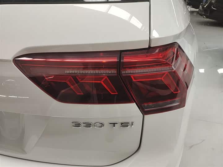 Фото 8 - Volkswagen Tiguan L Pro