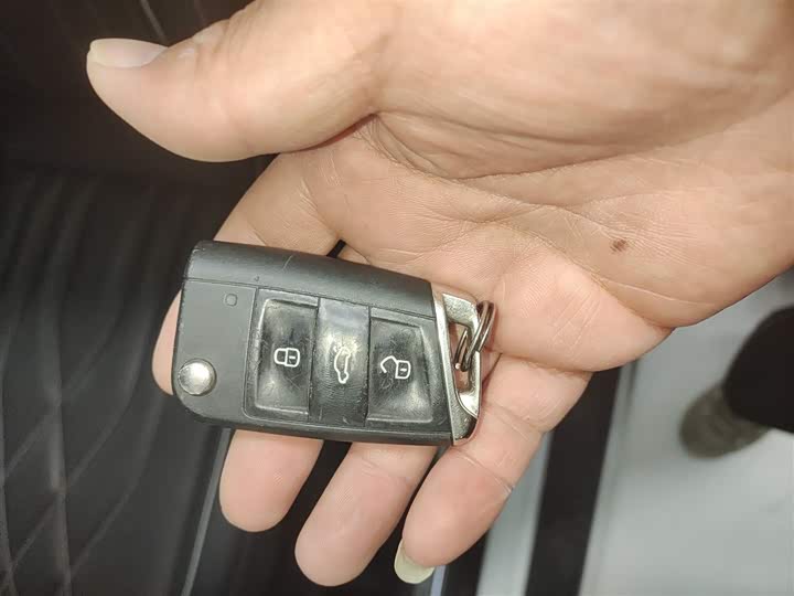 Фото 9 - Volkswagen Tiguan L Pro