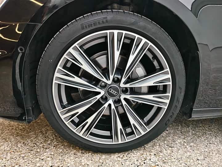 Фото 6 - Audi A6L