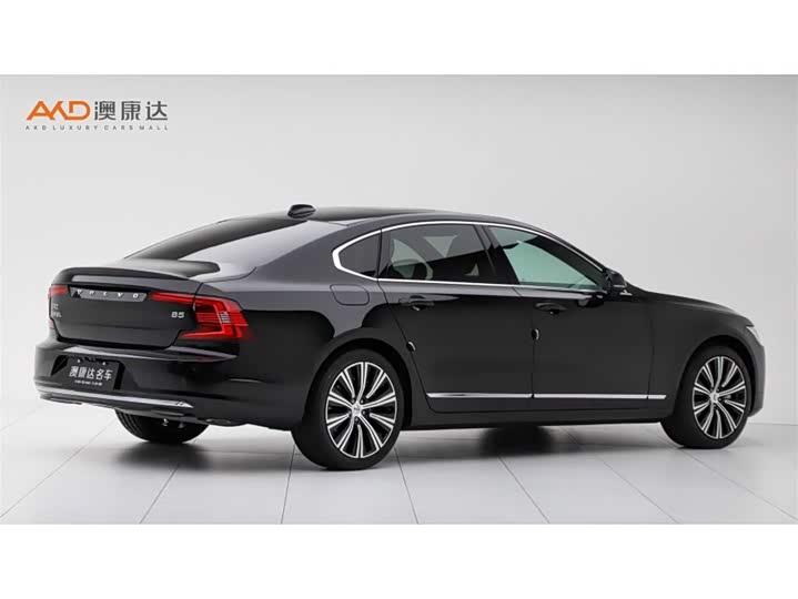 Фото 3 - Volvo S90