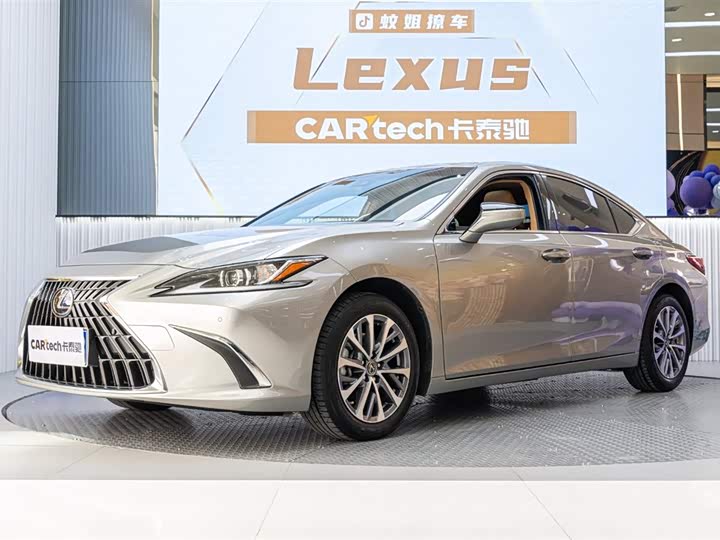 Фото 1 - Lexus ES