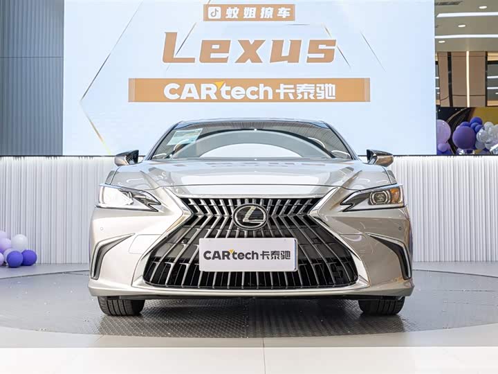 Фото 2 - Lexus ES