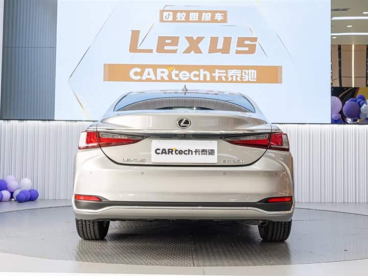 Фото 4 - Lexus ES