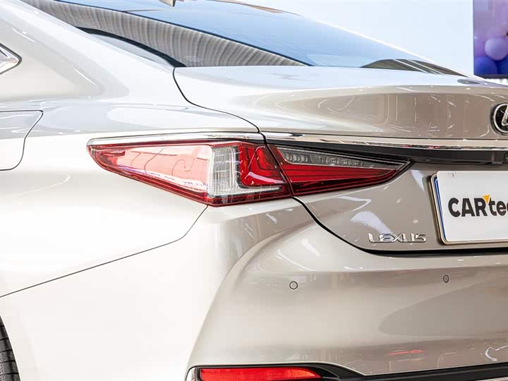 Фото 6 - Lexus ES