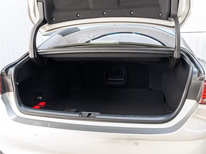 Фото 8 - Lexus ES