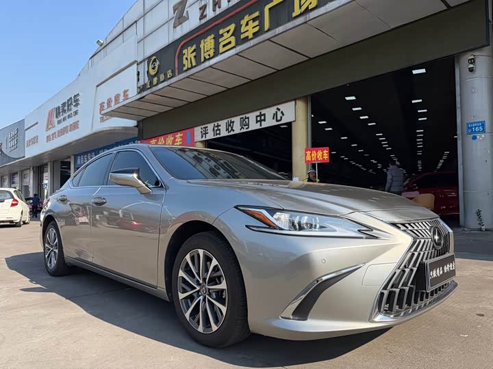 Фото 2 - Lexus ES