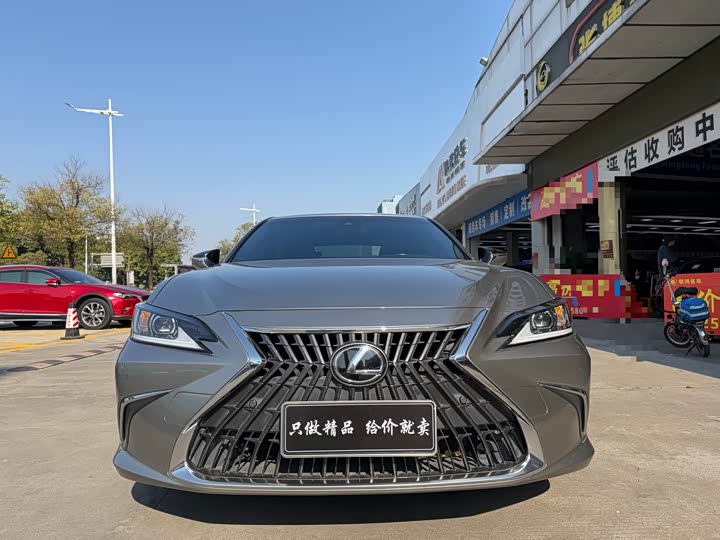 Фото 3 - Lexus ES