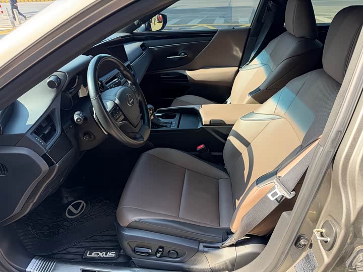 Фото 4 - Lexus ES