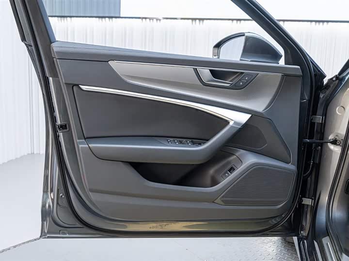 Фото 7 - Audi A6L