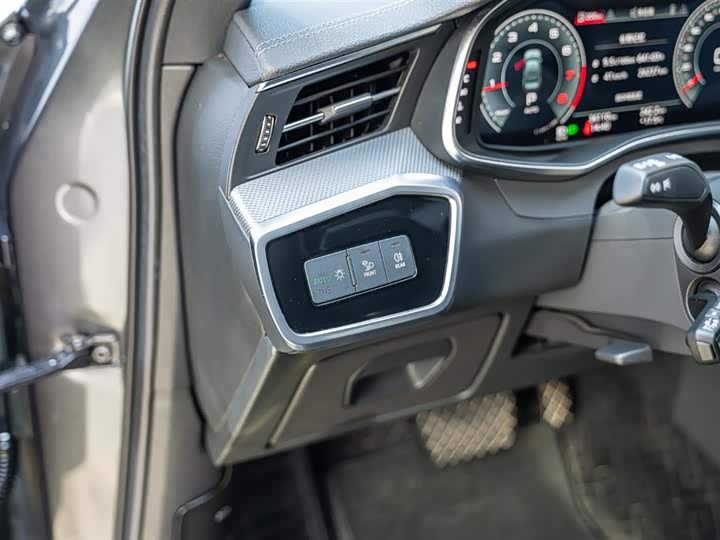 Фото 8 - Audi A6L