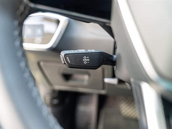 Фото 9 - Audi A6L