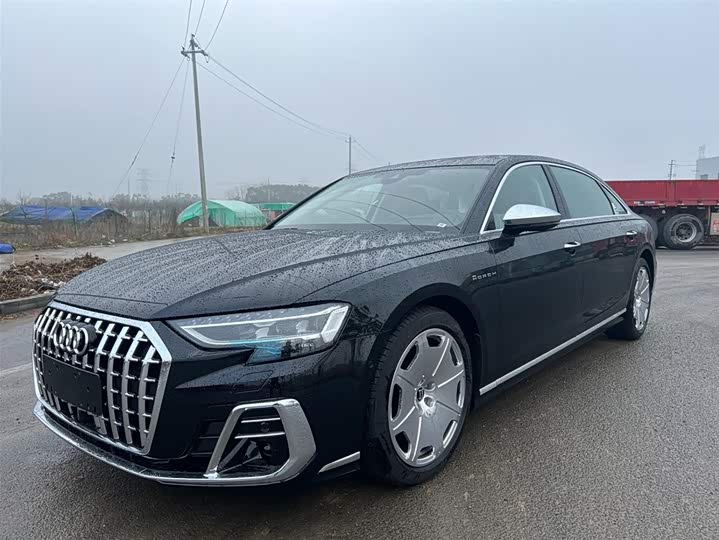 Фото 1 - Audi A8