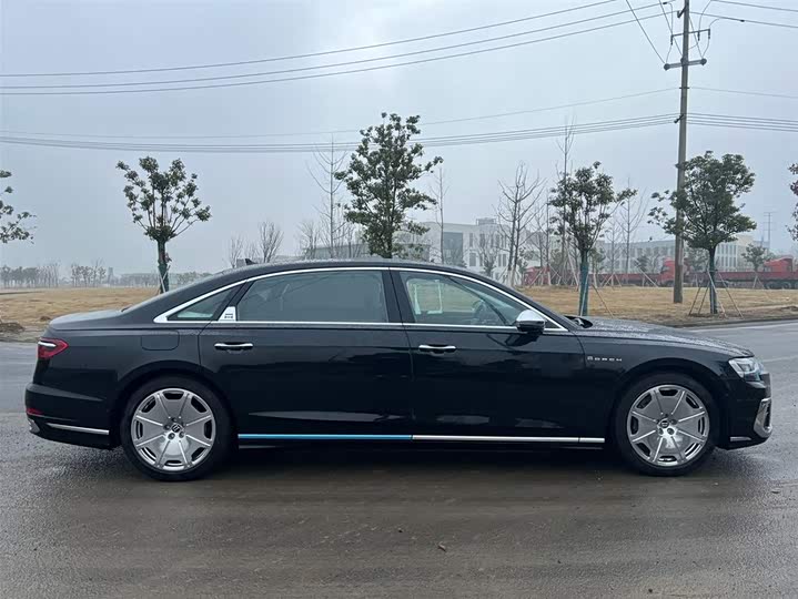 Фото 3 - Audi A8