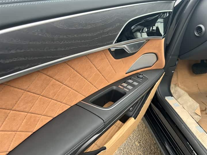 Фото 5 - Audi A8