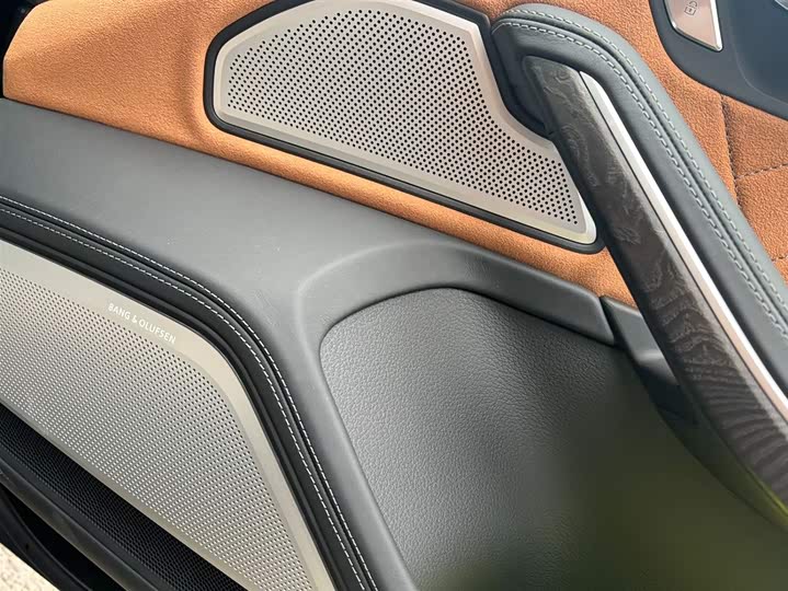 Фото 7 - Audi A8