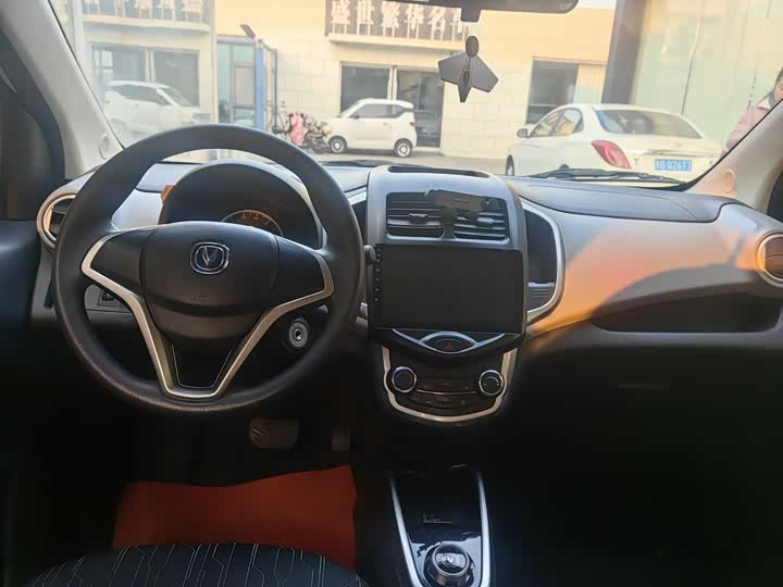 Фото 8 - Changan BenBen E-Star